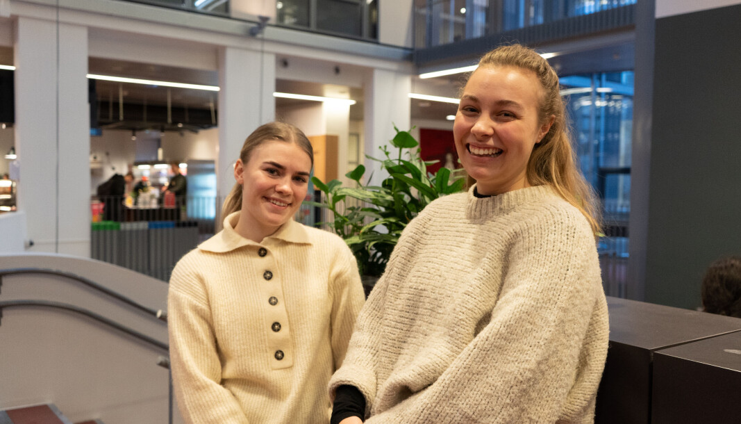 Sykepleierstudentene Katrine Evensen og Jenny Marin syns det er bra at tiltakene motiverer til at flere studenter bidrar. Sykepleierstudentene Katrine Evensen og Jenny Marin syns det er bra at tiltakene motiverer til at flere studenter bidrar.