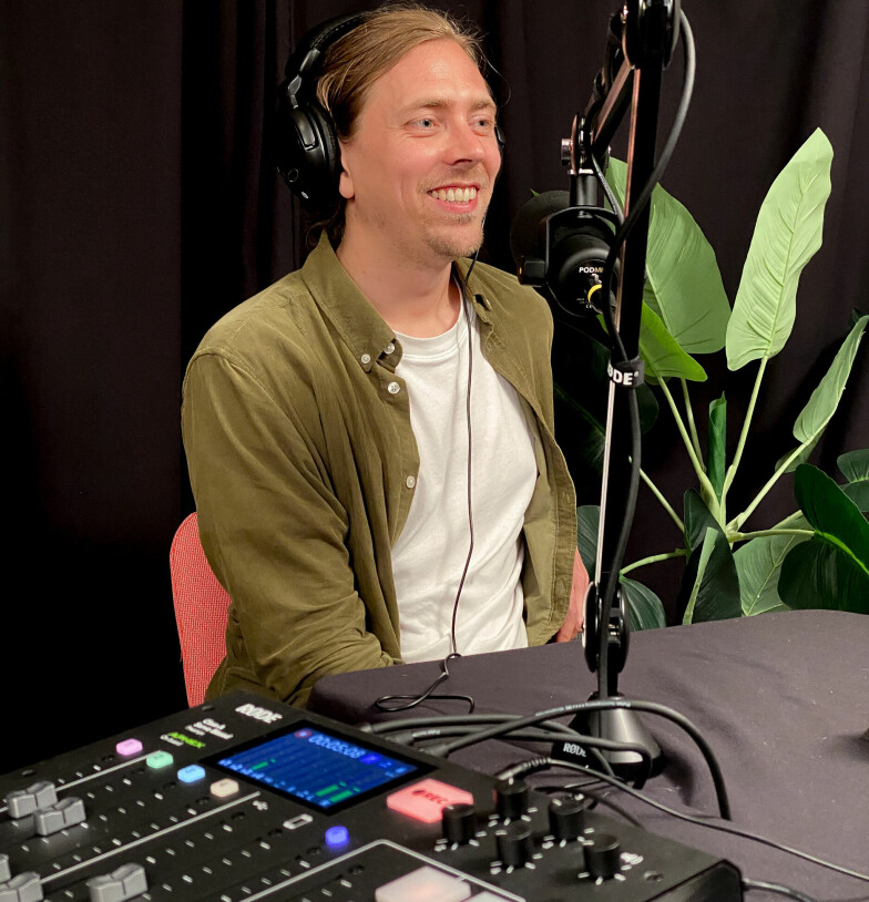 Anders Kvellestad i studio