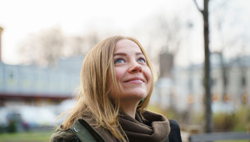 Med unntak av broren bor resten av familien til Pernille Erichsen Skjevrak vanligvis i Sandnes. Etter hun fikk diagnosen har moren og faren flyttet midlertidig til Oslo, og bor nå i etasjen under henne mens hun gjennomgår behandling.