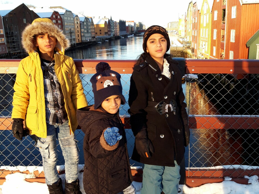 Ali, Ameer og Fatima på Gamle Bybro i Trondheim.