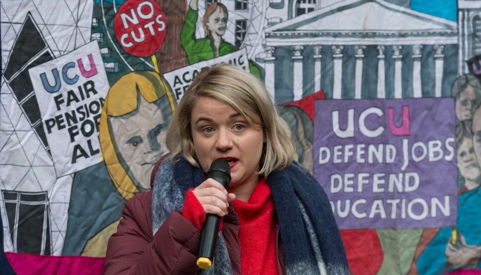 Generalsekretær Jo Grady i UCU mener rapporten «demonstrerer hvordan ansatte på usikre kontrakter hindres fra å melde fra av frykt for å miste jobben eller ikke få fornyet kortidsskontrakten». Her fra en streik tidligere i desember, mot blant annet usikre arbeidskontrakter.
