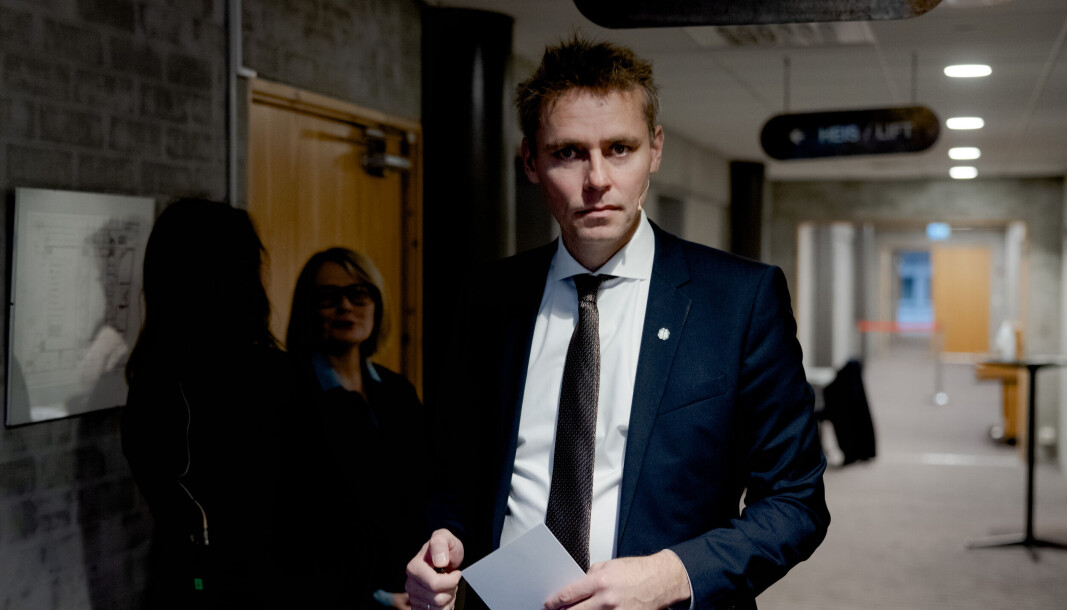 Forskings- og høgare utdanningsminister, Ola Borten Moe, får støtte frå partikollega og stortingsrepresentant Geir Pollestad for dei grepa som er tatt ovanfor Forskningsrådet. Forskings- og høgare utdanningsminister, Ola Borten Moe, får støtte frå partikollega og stortingsrepresentant Geir Pollestad for dei grepa som er tatt ovanfor Forskningsrådet.