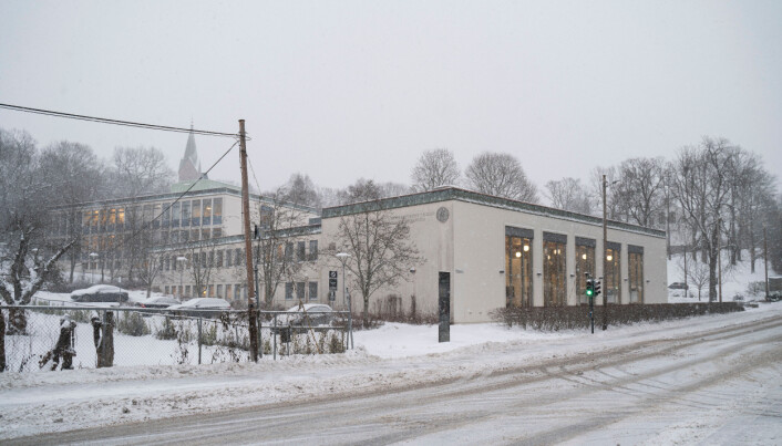 Ifølge loven skal en politiattest leveres ved opptak eller underveis i studiene.. Ved Det teologiske fakultet ved UiO har studentene levere inn politiattest etter det strengeste regelverket ved starten av studietiden. Ifølge loven skal en politiattest leveres ved opptak eller underveis i studiene.. Ved Det teologiske fakultet ved UiO har studentene levere inn politiattest etter det strengeste regelverket ved starten av studietiden.