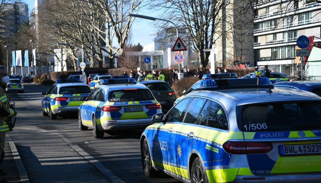 Et stort antall politiet er ved Universitetet i Heidelberg i Mannheim i Tyskland etter at en mann skal ha skutt og såret flere inne i en forelesningssal.
