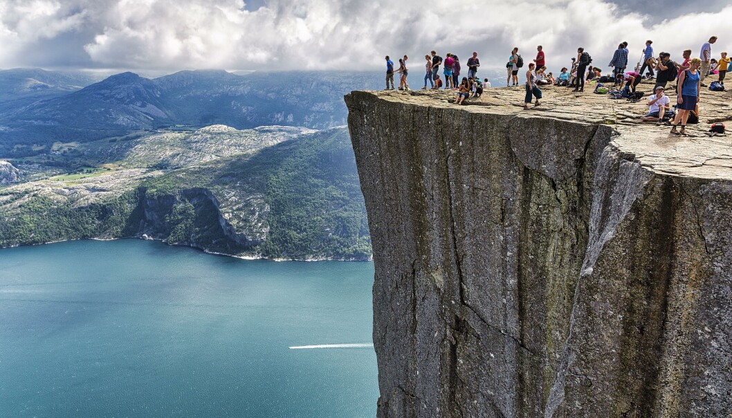 Strand kommune lokker årlig rundt 250.000 turister til Preikestolen. Nå ønsker kommunen å lokke sykepleiere til kommunen. Strand kommune lokker årlig rundt 250.000 turister til Preikestolen. Nå ønsker kommunen å lokke sykepleiere til kommunen.