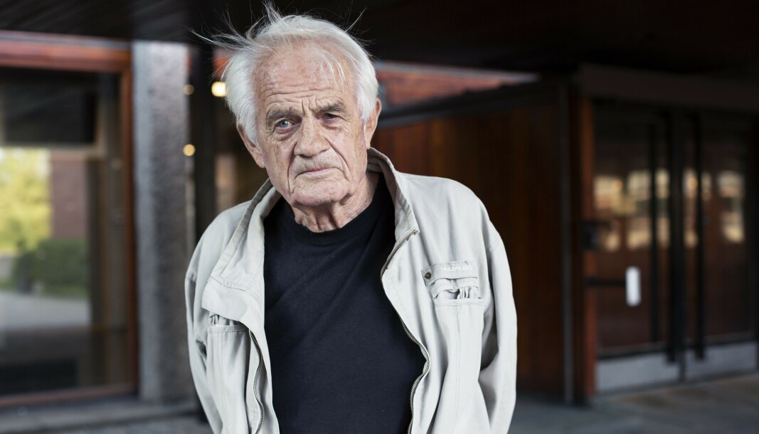Professor emeritus Jo Hov har hatt en langvarig konflikt med Det juridiske fakultet om boka «Rettergang i sivile saker» skal være på pensum for jusstudenter eller ei. Professor emeritus Jo Hov har hatt en langvarig konflikt med Det juridiske fakultet om boka «Rettergang i sivile saker» skal være på pensum for jusstudenter eller ei.