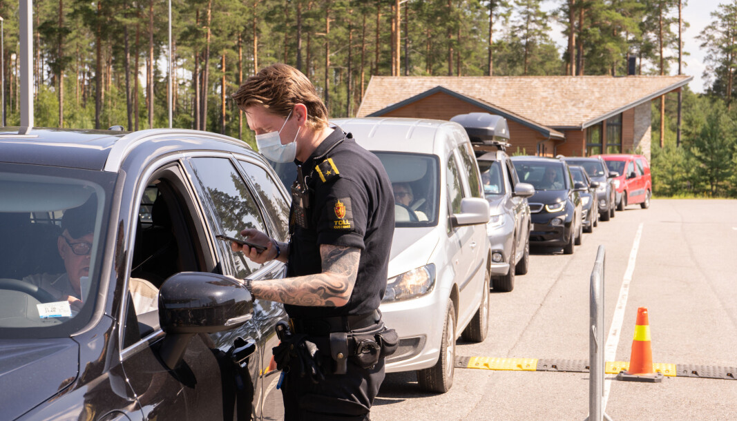 Tolletaten kan ikke leve mange år med få menn på den nye tollerutdanninga. Her fra Magnormoen kontrollstasjon. Tolletaten kan ikke leve mange år med få menn på den nye tollerutdanninga. Her fra Magnormoen kontrollstasjon.