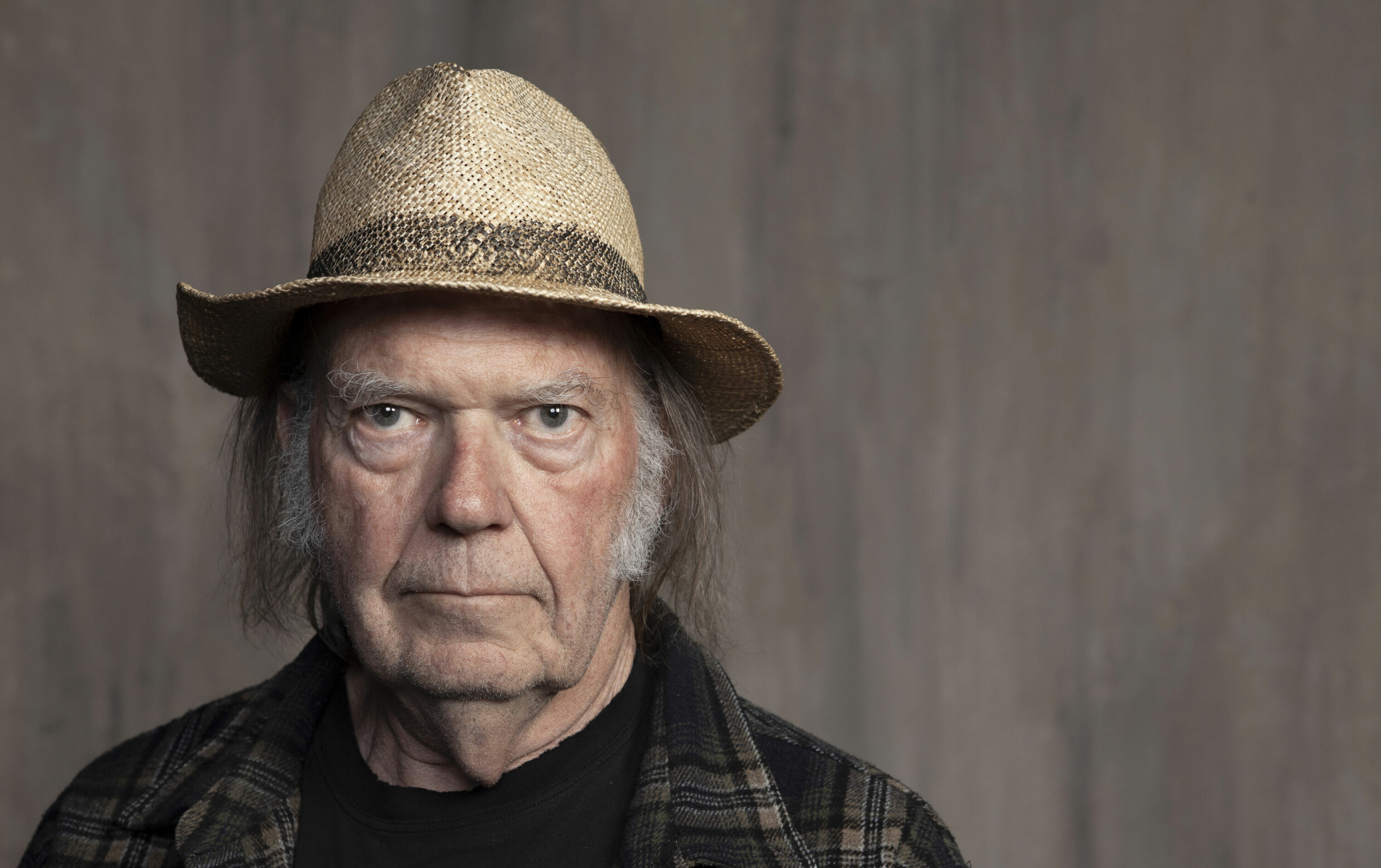 Keep on rockin' in the free world, og andre Neil Young-låtar forsvinn frå Spotify etter at rockestjerna Neil Young protesterte mot uvitskapeleg desinformasjon på straumetenesta.