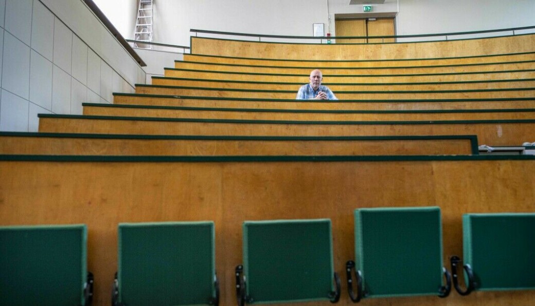 Universitet og høgskoler kan bruke bare 40 prosent av kapasiteten i store auditorier dersom enmeters-regelen skal overholdes. Torsdag denne uka kommer regjeringen med nye koronaregler. Og enmeters-regelen i auditorier bør fjernes, mener UiO-rektor. Universitet og høgskoler kan bruke bare 40 prosent av kapasiteten i store auditorier dersom enmeters-regelen skal overholdes. Torsdag denne uka kommer regjeringen med nye koronaregler. Og enmeters-regelen i auditorier bør fjernes, mener UiO-rektor.