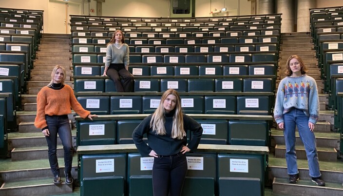 Fire medisinstudenter som vil ha mer fysisk undervisning. Fire medisinstudenter som vil ha mer fysisk undervisning.