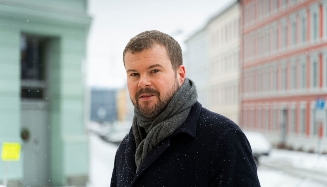 — Nå har det blitt så ekstremt at også masterstudenter, som analyserer offentlig tilgjengelige data, som er anonyme, må søke om godkjenning, sier professor i statsvitenskap, Tore Wig. — Nå har det blitt så ekstremt at også masterstudenter, som analyserer offentlig tilgjengelige data, som er anonyme, må søke om godkjenning, sier professor i statsvitenskap, Tore Wig.