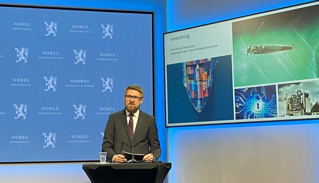 Statssekretær i Utenriksdepartementet Eivind Vad Petersson (Ap) mener sikkerhetspolitikk kan komme til å veie tyngre enn prinsippet om akademisk frihet når det gjelder deltakelse i f.eks. internasjonale forskning Statssekretær i Utenriksdepartementet Eivind Vad Petersson (Ap) mener sikkerhetspolitikk kan komme til å veie tyngre enn prinsippet om akademisk frihet når det gjelder deltakelse i f.eks. internasjonale forskning