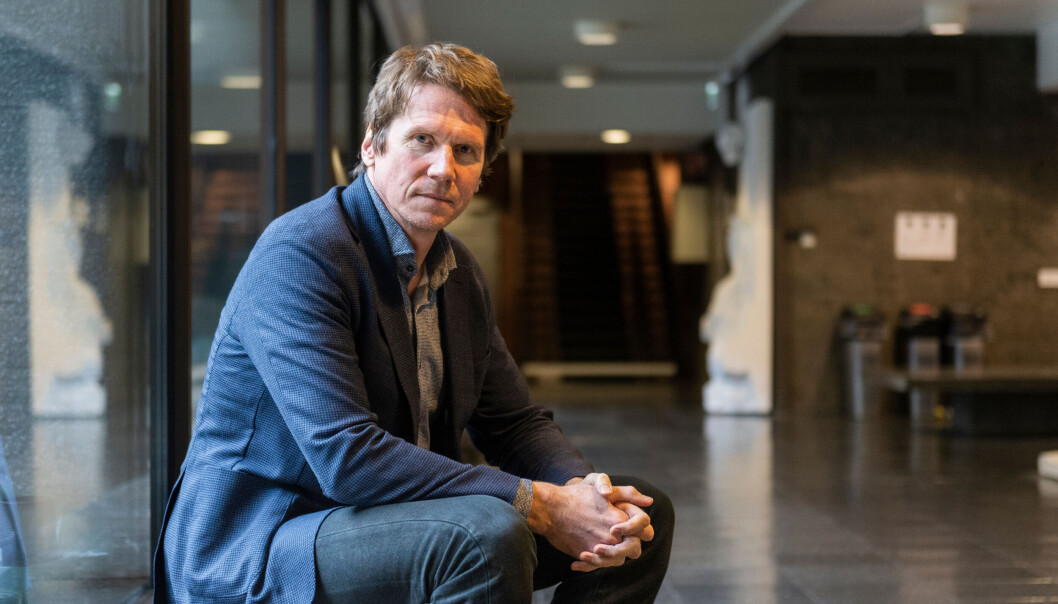 Eg er ikkje mot tverrfagleg forsking, men eg er mot at det skal vera eit overordna premiss, seier litteraturprofessor Jørgen Sejersted. Han er kritisk til prosjekt der humaniora vert det han kallar støttehjul eller kakepynt. Eg er ikkje mot tverrfagleg forsking, men eg er mot at det skal vera eit overordna premiss, seier litteraturprofessor Jørgen Sejersted. Han er kritisk til prosjekt der humaniora vert det han kallar støttehjul eller kakepynt.