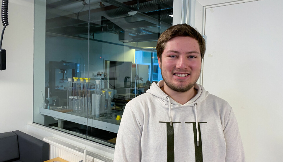 Ingeniørtudent ved Høgskolen i Østfold, Tobias Hauge. Han er glad for hybrid undervisningstilbud.