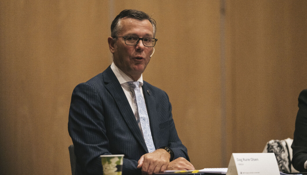 Rektor Dag Rune Olsen skal få mer kontroll over nivået på pengebruken ved fakultetene, ifølge forslag til ny instruks på UiT. Rektor Dag Rune Olsen skal få mer kontroll over nivået på pengebruken ved fakultetene, ifølge forslag til ny instruks på UiT.