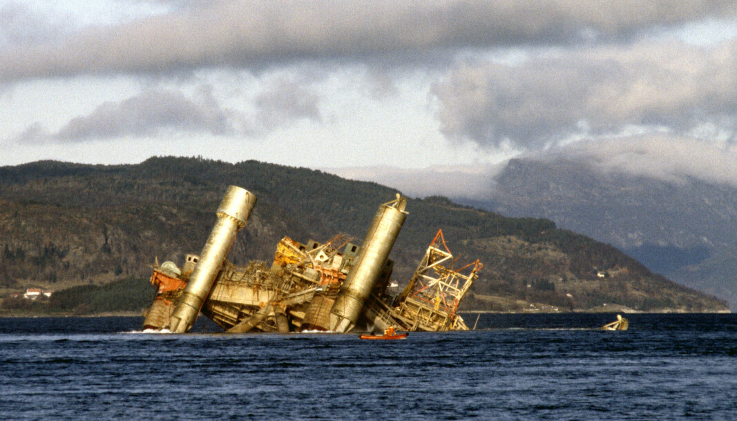 27. mars 1980 kantret Alexander L. Kielland-plattformen på Ekofiskfeltet i Nordsjøen. 123 mennesker omkom. Forskningen på ulykken kritiseres sterkt av innleggsforfatter Robert Graeme Dick. NTB arkivfoto: Bjørn Sigurdsøn / NTB 27. mars 1980 kantret Alexander L. Kielland-plattformen på Ekofiskfeltet i Nordsjøen. 123 mennesker omkom. Forskningen på ulykken kritiseres sterkt av innleggsforfatter Robert Graeme Dick. NTB arkivfoto: Bjørn Sigurdsøn / NTB