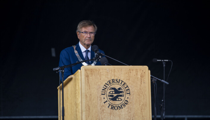 Medisinprofessoren Jarle Aarbakke var rektor ved UiT frå 2002 til 2013. Det var han som tok initiativet til Lavrovs æresdoktorat. Medisinprofessoren Jarle Aarbakke var rektor ved UiT frå 2002 til 2013. Det var han som tok initiativet til Lavrovs æresdoktorat.