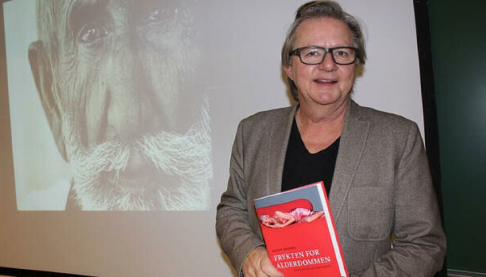 I en bokanmeldelse har Tellef Raabe anklaget forfatter og dosent emeritus, Runar Bakken (bildet), for selvplagiering. I en bokanmeldelse har Tellef Raabe anklaget forfatter og dosent emeritus, Runar Bakken (bildet), for selvplagiering.