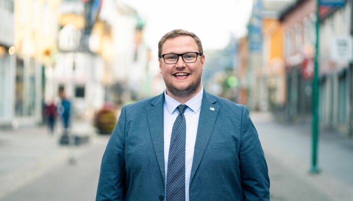 Høyre-politiker Erlend Svardal Bøe smiler ikke like bredt for Sergej Lavrov sitt æresdoktorat ved UiT. Høyre-politiker Erlend Svardal Bøe smiler ikke like bredt for Sergej Lavrov sitt æresdoktorat ved UiT.
