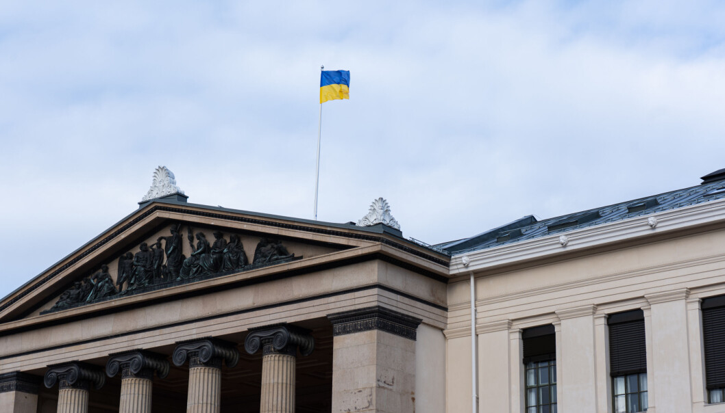 Universitetet i Oslo har heist det ukrainske flagget på Universitetsplassen i solidaritet med Ukraina. Universitetet i Oslo har heist det ukrainske flagget på Universitetsplassen i solidaritet med Ukraina.