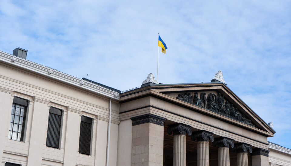 Universitetet i Oslo flagger det ukrainske flagget. Universitetet i Oslo flagger det ukrainske flagget.