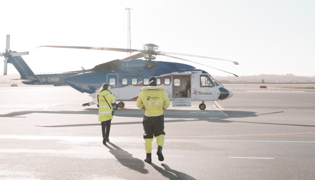Når jeg setter meg inn i helikopteret og blir flydd ut til plattformen så føler jeg meg som en «supermann» når jeg kommer fram, og ikke minst: Jeg føler at jeg er til nytte, og ikke til bry, sier Alexander Skadberg. Når jeg setter meg inn i helikopteret og blir flydd ut til plattformen så føler jeg meg som en «supermann» når jeg kommer fram, og ikke minst: Jeg føler at jeg er til nytte, og ikke til bry, sier Alexander Skadberg.