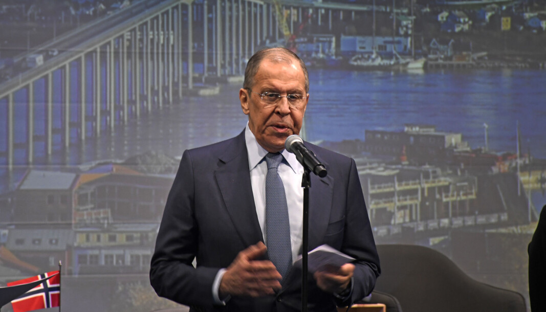 Rektor Dag Rune Olsen ønskjer å vurdere kva UiT bør gjere med æresdoktoratet til den russiske utanriksministeren Sergej Lavrov. Måndag er styret kalla inn til ekstraordinært møte. Rektor Dag Rune Olsen ønskjer å vurdere kva UiT bør gjere med æresdoktoratet til den russiske utanriksministeren Sergej Lavrov. Måndag er styret kalla inn til ekstraordinært møte.
