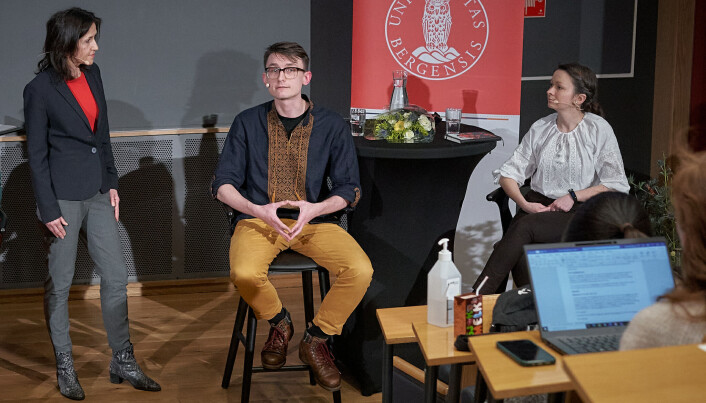 Daniil Butenko fortalte om Ukrainia student union in Bergen til forsamlingen som hadde møtt opp for å høre om krigen i hjemlandet hans. Daniil Butenko fortalte om Ukrainia student union in Bergen til forsamlingen som hadde møtt opp for å høre om krigen i hjemlandet hans.