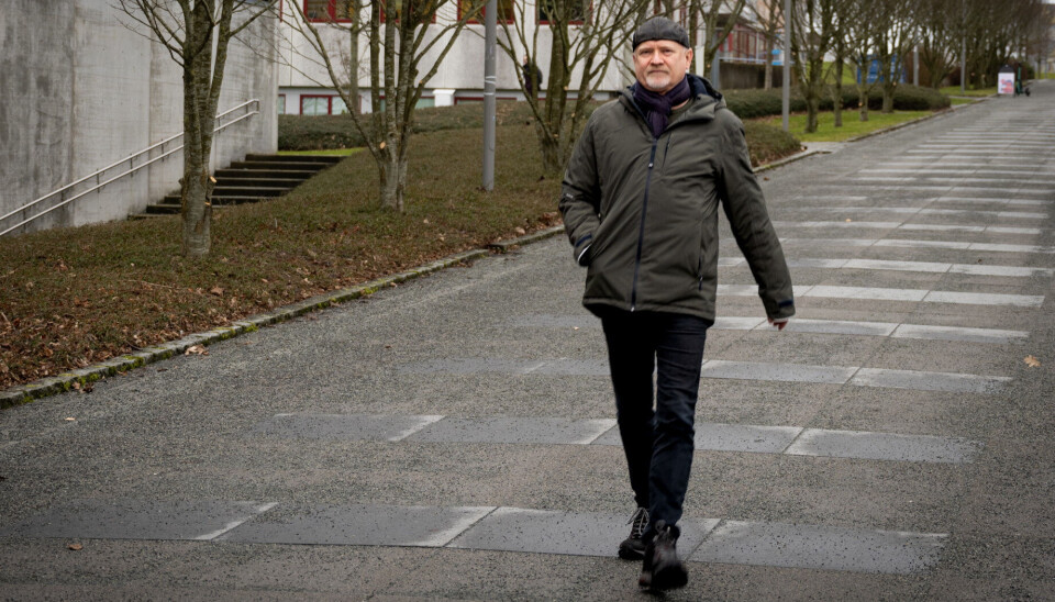 Jurist Gunnar Baustad ved Universitetet i Stavanger mener det er problematisk at han etter offentlighetsloven er pålagt å gi ut informasjon som kan være sårbar sett opp mot eksportkontrollregelverket.