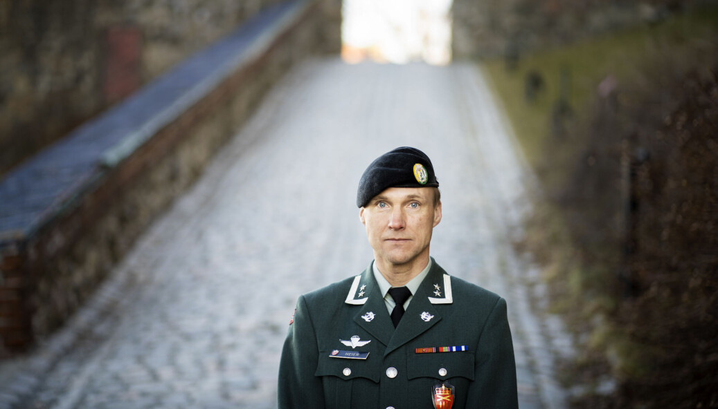 Forskningsleder og oberstløytnant Tormod Heier ved Forsvarets høgskole er selv ikke en del av debatten om hvem som analyserte riktig eller galt i forkant av Russlands invasjon i Ukraina. Men Heier er en av dem som blir karakterisert i harde ordelag av en kollega. — Det handler nok også om at jeg som forsker i uniform har vært kritisk til USA og NATO og norsk sikkerhets- og forsvarspolitikk, sier Heier. Forskningsleder og oberstløytnant Tormod Heier ved Forsvarets høgskole er selv ikke en del av debatten om hvem som analyserte riktig eller galt i forkant av Russlands invasjon i Ukraina. Men Heier er en av dem som blir karakterisert i harde ordelag av en kollega. — Det handler nok også om at jeg som forsker i uniform har vært kritisk til USA og NATO og norsk sikkerhets- og forsvarspolitikk, sier Heier.