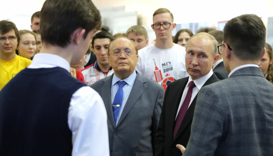 Den russiske presidenten Vladimir Putin under et besøk på Moskvas statlige universitet, sammen med rektor Viktor Sadovnichy, som også er president for den russiske rektorkonferansen,