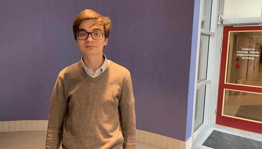 — Jeg skjønner at du spør. Ikke her i Norge, her har jeg opplevd at folk oppfører seg ordentlig. Men i noen andre land ville jeg nok ikke bare vært flau, men også redd. Det er ikke alle som greier å skille mellom enkeltmennesker og et regime, svarer Artjom Spirin når vi spør om det er flaut å være russisk i disse dagene. — Jeg skjønner at du spør. Ikke her i Norge, her har jeg opplevd at folk oppfører seg ordentlig. Men i noen andre land ville jeg nok ikke bare vært flau, men også redd. Det er ikke alle som greier å skille mellom enkeltmennesker og et regime, svarer Artjom Spirin når vi spør om det er flaut å være russisk i disse dagene.
