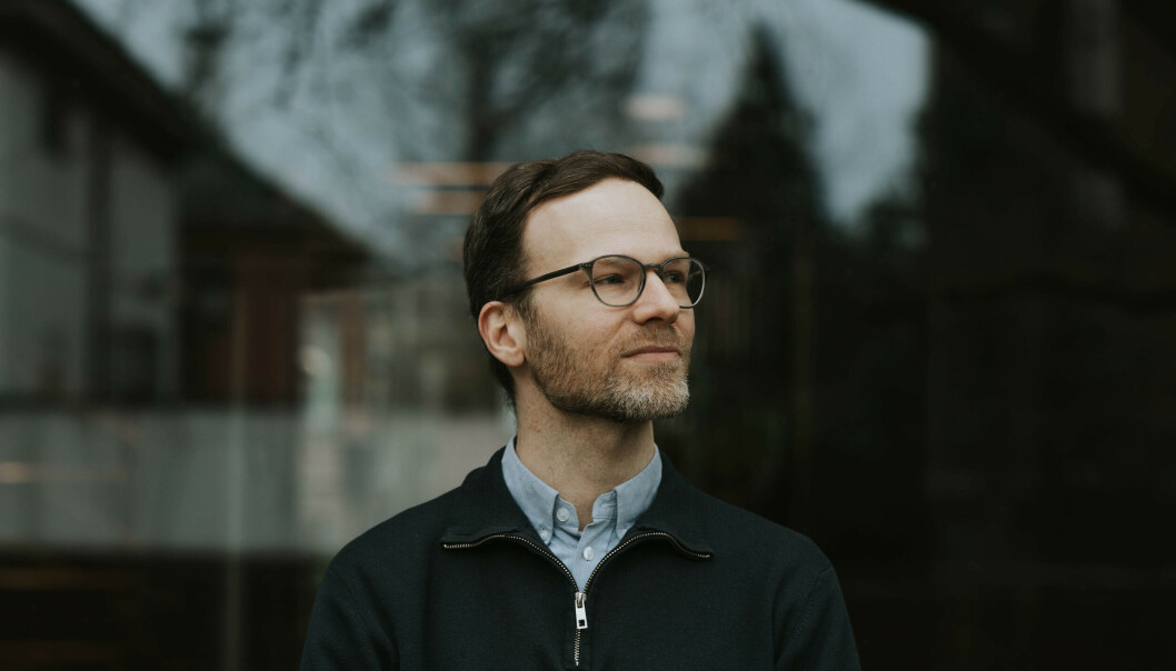 — Hvis det danner seg en utgruppe-fiendtlighet, som det ofte gjør blant mennesker, kan det bidra til at folk som er konservative føler at dette ikke er et hyggelig sted å være, sier forsker Johannes Due Enstad ved Institutt for samfunnsforskning. Han står bak en ny studie som slår fast at særlig forskere innen samfunnsvitenskap og humaniora plasserer seg langt til venstre politisk. — Hvis det danner seg en utgruppe-fiendtlighet, som det ofte gjør blant mennesker, kan det bidra til at folk som er konservative føler at dette ikke er et hyggelig sted å være, sier forsker Johannes Due Enstad ved Institutt for samfunnsforskning. Han står bak en ny studie som slår fast at særlig forskere innen samfunnsvitenskap og humaniora plasserer seg langt til venstre politisk.