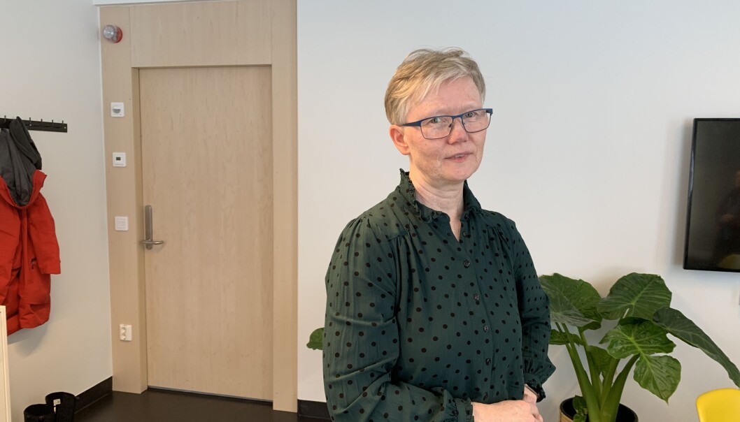 — Frykten er alltid at selv om forskningsprosjektet forlenges kan man bli forbigått av andre, eller prosjektet kan bli irrelevant på grunn av at tiden har gått. Det er noe som påvirker den mentale belastningen ved å stå i en slik situasjon, sier dekan Gunbjørg Svineng ved Det helsevitenskapelige fakultet hos UiT. — Frykten er alltid at selv om forskningsprosjektet forlenges kan man bli forbigått av andre, eller prosjektet kan bli irrelevant på grunn av at tiden har gått. Det er noe som påvirker den mentale belastningen ved å stå i en slik situasjon, sier dekan Gunbjørg Svineng ved Det helsevitenskapelige fakultet hos UiT.