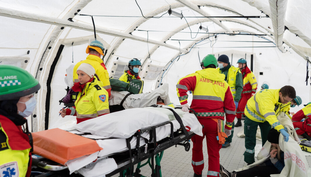 Røde Kors stilte med feltsykehus på ulykkesstedet under øvelsen. Røde Kors stilte med feltsykehus på ulykkesstedet under øvelsen.