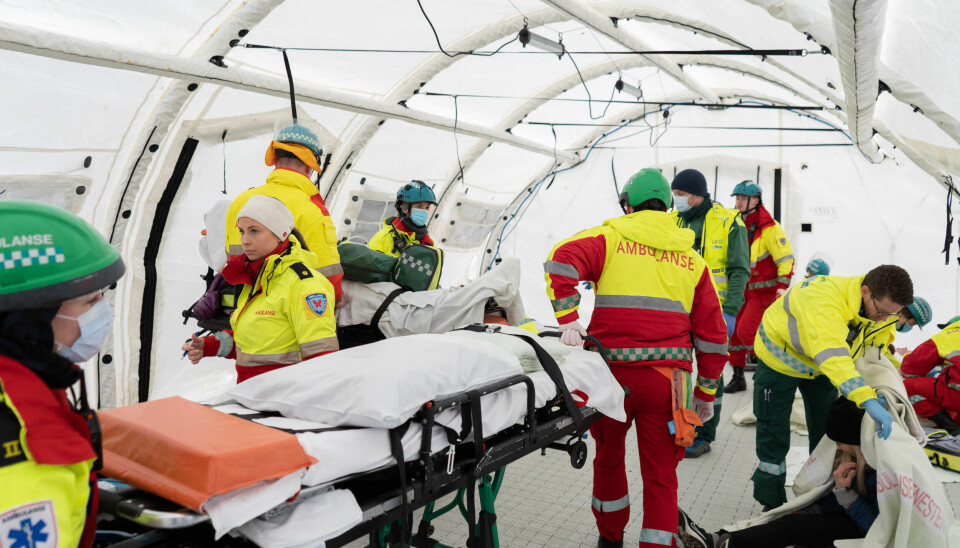 Røde Kors stilte med feltsykehus på ulykkesstedet under øvelsen.