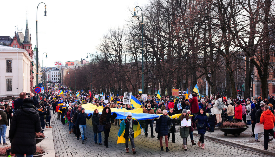 Markering i Oslo til støtte for Ukraina passerer Universitetsplassen. Toget gikk fra Stortinget til den russiske ambassaden. Markering i Oslo til støtte for Ukraina passerer Universitetsplassen. Toget gikk fra Stortinget til den russiske ambassaden.