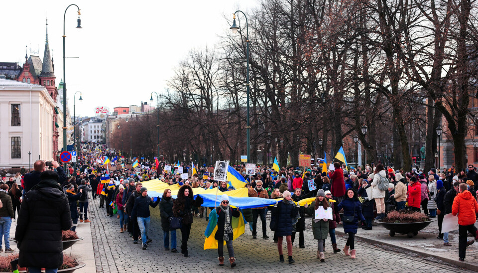 Fra markering til støtte for Ukraina i Oslo. Fra Stortinget til den russiske ambassaden. Passerer Universitetsplassen. Foto: Beate Oma Dahle / NTB