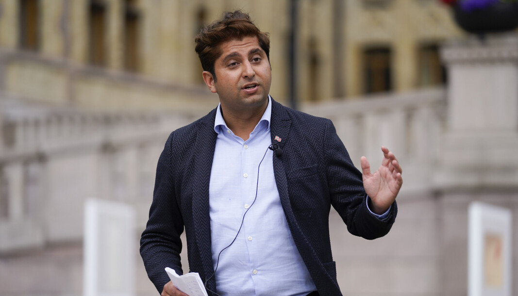 Himanshu Gulati (FrP) ønsker svar fra Ola Borten Moe om avtalen inngått mellom Ørnulf Lillestøl og Universitetet i Bergen. Himanshu Gulati (FrP) ønsker svar fra Ola Borten Moe om avtalen inngått mellom Ørnulf Lillestøl og Universitetet i Bergen.