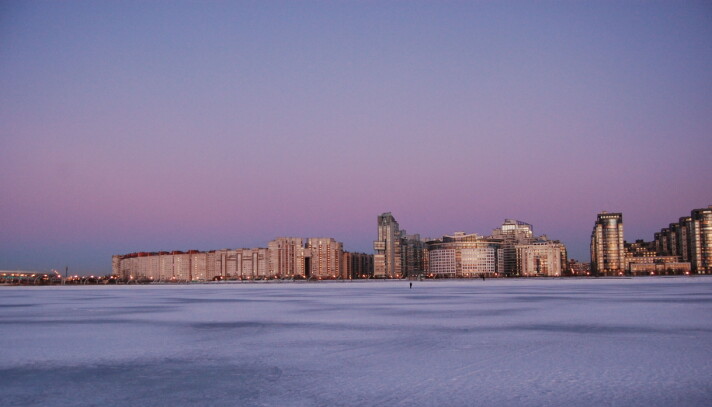 Nikoline Marie Vågen Willadssen sitt nabolag i St. Petersburg. Bildet er tatt på isen i Finskebukta i Østersjøen.