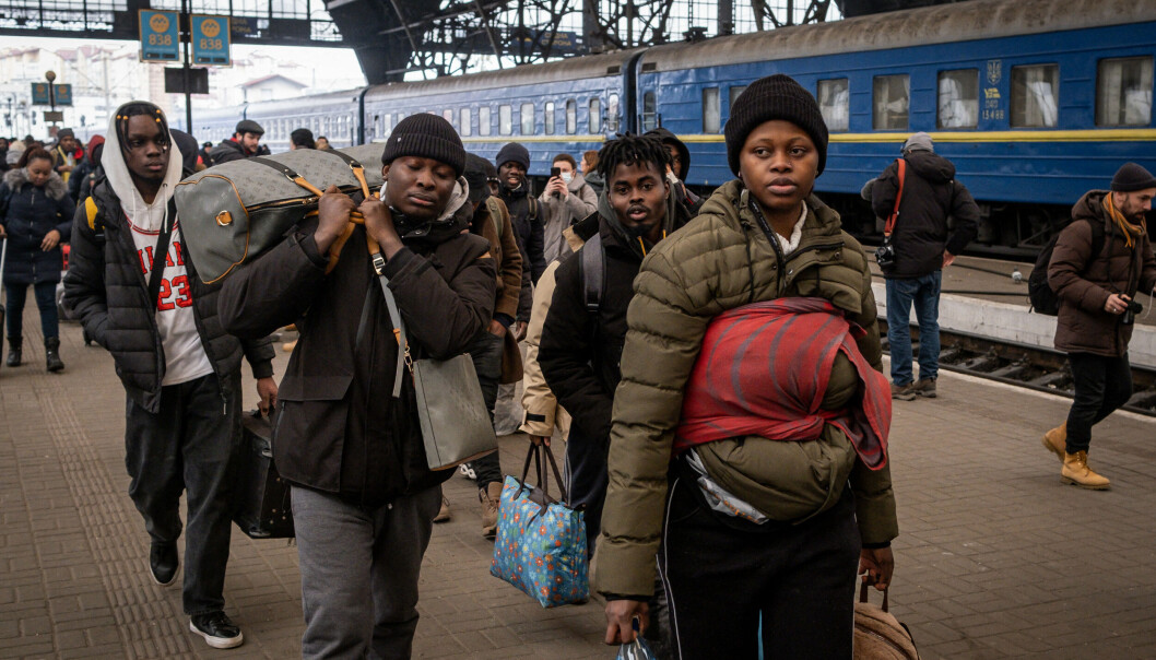 Internasjonale studenter fra India, Kina og en rekke afrikanske land kommer til Lviv 9. mars etter å ha blitt evakuert fra Sumy. Internasjonale studenter fra India, Kina og en rekke afrikanske land kommer til Lviv 9. mars etter å ha blitt evakuert fra Sumy.