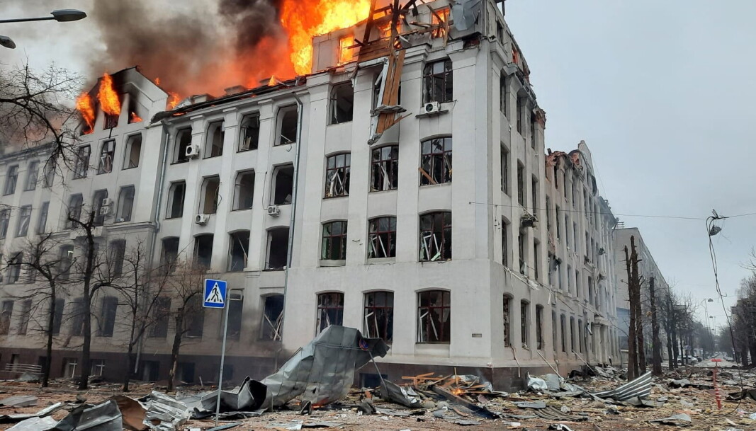 Den 2. mars blir Universitetet i Kharkiv bombet. Avbildet er Instituttet for økonomi. Den 2. mars blir Universitetet i Kharkiv bombet. Avbildet er Instituttet for økonomi.