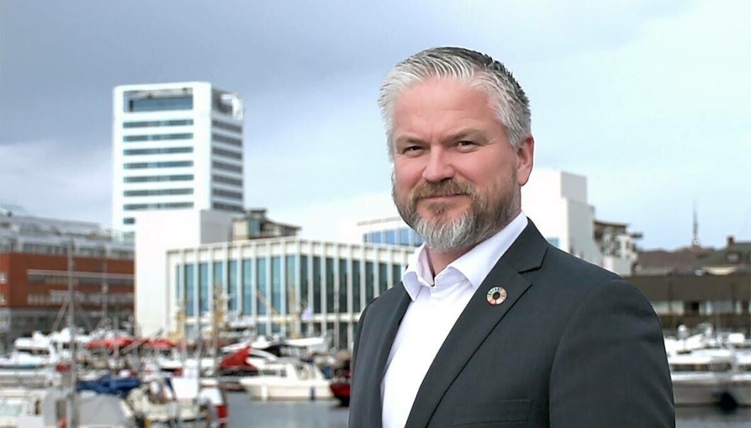 — Det er trangen til å lære noe nytt som driver meg, sier Tom Cato Karlsen som utdanner seg på 27.året. — Det er trangen til å lære noe nytt som driver meg, sier Tom Cato Karlsen som utdanner seg på 27.året.