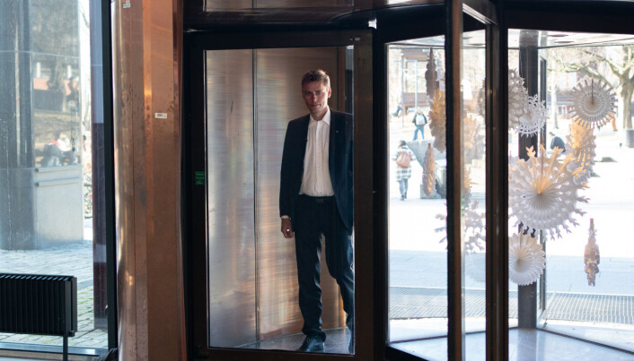 Forsknings- og høyere utdanningsminister Ola Borten Moe og Kunnskapsdepartementet har ikke blitt rådført om avtalen inngått mellom Universitetet i Bergen og Ørnulf Lillestøl. Forsknings- og høyere utdanningsminister Ola Borten Moe og Kunnskapsdepartementet har ikke blitt rådført om avtalen inngått mellom Universitetet i Bergen og Ørnulf Lillestøl.