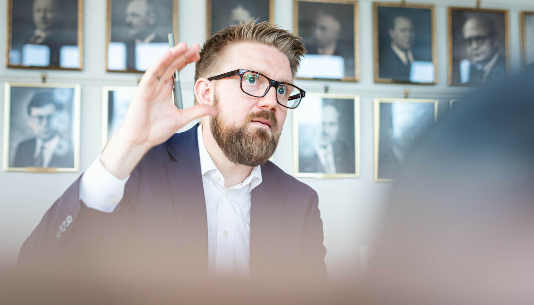 Statssekretær Eivind Vad Petersson (Ap) i Utenriksdepartementet mener de nye eksportkontrollreglene er uungåelige, basert på hvordan verden nå ser ut. Statssekretær Eivind Vad Petersson (Ap) i Utenriksdepartementet mener de nye eksportkontrollreglene er uungåelige, basert på hvordan verden nå ser ut.