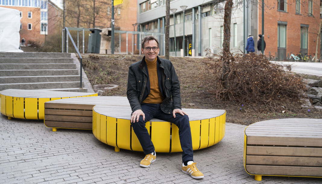 Avskjedsgaven fra Høyskolen Kristiania var dette gule skoparet. Avskjedsgaven fra Høyskolen Kristiania var dette gule skoparet.