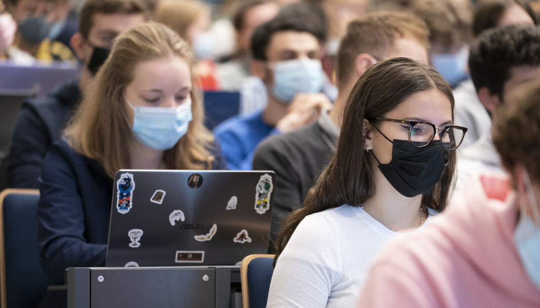 Studenter må selv aktivt bidra til å holde i hevd normer som respekt, åpenhet for det andre har å si, toleranse for ulikheter og ulike meninger, og å kunne skille mellom sak og person, påpeker stipendiat Emil Sætra. Studenter må selv aktivt bidra til å holde i hevd normer som respekt, åpenhet for det andre har å si, toleranse for ulikheter og ulike meninger, og å kunne skille mellom sak og person, påpeker stipendiat Emil Sætra.