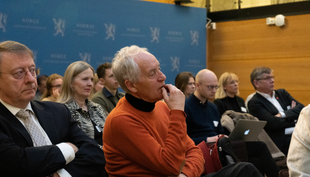 Mange hadde møtt frem under framleggingen av rapporten om ytringsfrihet i akademia. Til venstre Vidar Strømme og Rune Slagstad.