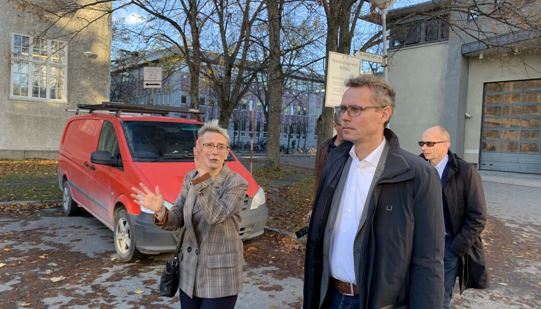 Forsknings og høyere utdanningsminister Ola Borten Moe besøker NTNU. Rektor Anne Borg er vertskap. Forsknings og høyere utdanningsminister Ola Borten Moe besøker NTNU. Rektor Anne Borg er vertskap.