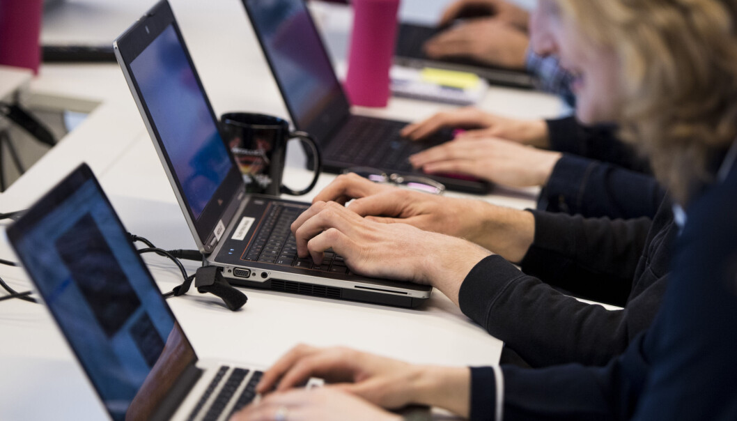 — Med en mastergrad i informatikk, har jeg mange muligheter. Hadde én av disse vært å lære andre det jeg selv kan om programmering, så hadde flere vært godt rustet for møtet med teknologiutviklingen, skriver masterstudent Annika Willoch Olstad — Med en mastergrad i informatikk, har jeg mange muligheter. Hadde én av disse vært å lære andre det jeg selv kan om programmering, så hadde flere vært godt rustet for møtet med teknologiutviklingen, skriver masterstudent Annika Willoch Olstad